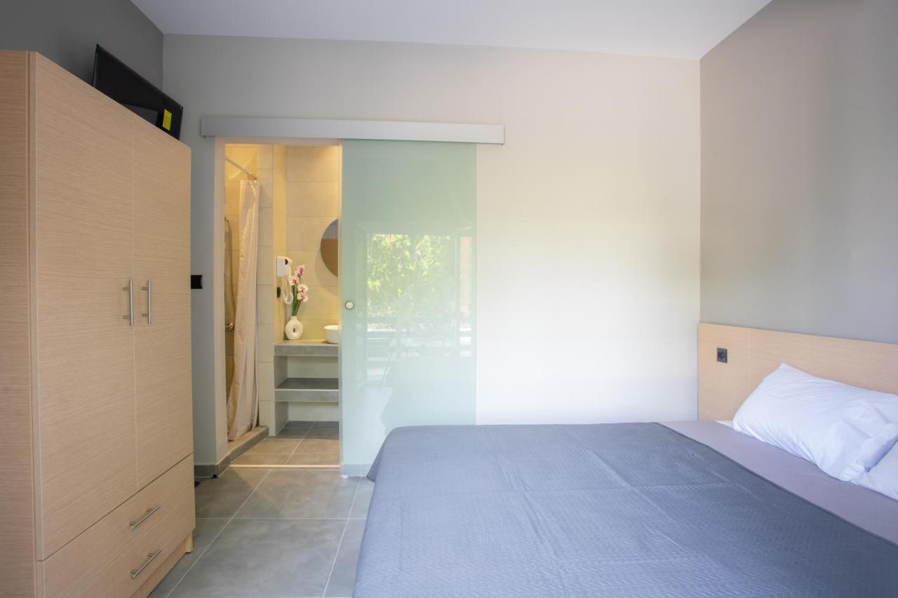 21 Apartment *